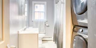 Lovely 3 Bedroom 1 Bathroom - 1st Floor with/ Washer and Dryer Gallery 110