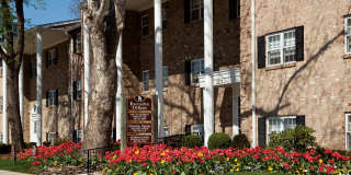 Colonial Square Gallery 4