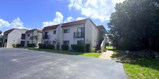 FIRST MONTH RENT FREE@! Immaculate 55+ Condo with Views of Golf Course in N. Ft. Myers Gallery 1