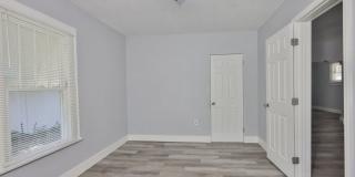 Exquisite Remodeled Retreat: 4 Bed, 1 Bath Gem in St. Petersburg Gallery 14