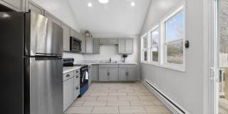 Charming 1BR House in Alum Bank Gallery 1