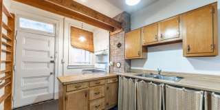 Available AUGUST 2026 - MAGNIFICENT MT. WASHINGTON 5 BEDROOM MASTERPIECE OF A HOME! PRIME LOCATION WITH A GARAGE, CENTRAL AIR AND IN-UNIT LAUNDRY!!! Gallery 7
