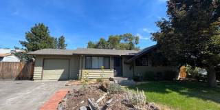 3 Bed/1 Bath Single Level Home in NE Bend - Fenced Back Yard Gallery 1