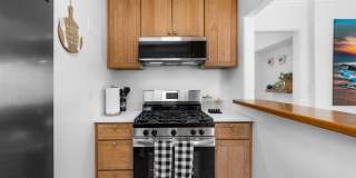 Charming 2 Bed 1 bath "fully furnished monthly rental" in La Jolla Village. Gallery 22