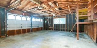 Modern 4-Bedroom House Near Leon Valley Gallery 20