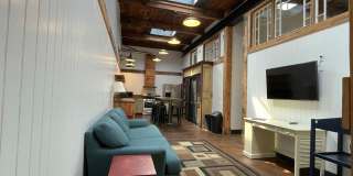 1/2 off 1 month-Charming Industrial 4 Bedroom/4 Bathroom Apartment in Pigtown, MD! Gallery 9