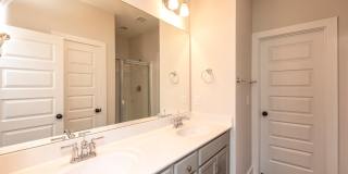 Single Family Home With Spacious Fenced Backyard! Gallery 31