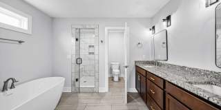 Modern Three Bedroom! Gallery 28