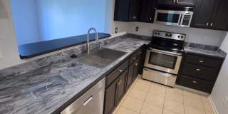 4 Bedroom 3.5 Bathroom Duplex Gallery 8