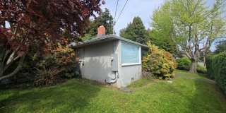 3BD/2BA Eureka home is close to Sequoia Park, boasts infrared sauna! Gallery 5