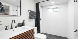 REMODELED HUGE BRIGHT 2400sf 4BR/3.5BA Havenscourt Split Level Home w Cottage AVAIL NOW Gallery 20