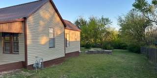 Available Now! Spacious 2 Bedroom, 1 Bathroom with Bonus Room & Huge Backyard Gallery 20