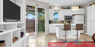 Unique opportunity to live in Bird Rock in gorgeous one bedroom unit! Gallery 1