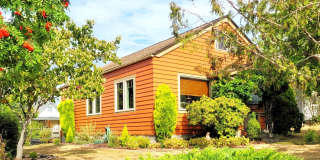 Charming Three Bedroom Home with Large Fenced Yard - Nevada St Gallery 4