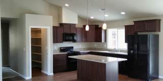 3 Bedroom Home for Rent in South Redding CA | RV Parking, Garage, Fenced Yard Gallery 6