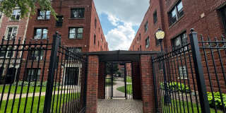 Nice 1 Bed w/Dining Room and Newer Kitchen and Bath at Roger's Glenwood District Gallery 3