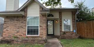 Adorable cottage style three bed, two bath, two car garage home in Moore Schools! Gallery 1