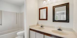 2-Bedroom, 2-Bathroom Condo with Stunning Downtown Views Gallery 16