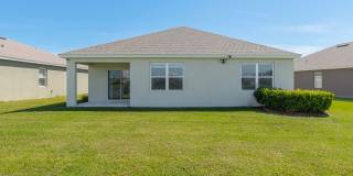 For Rent: Lakefront 4-Bedroom 2-Bathroom Home in Lakeside Palms Gallery 9