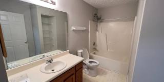 Room in 3 Bedroom Home at Beaverwood Dr Gallery 9