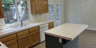 4 Bedroom, 2 Bath, 1992 Square Foot Home Gallery 7
