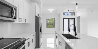 719 Fullerton Avenue S Gallery 13