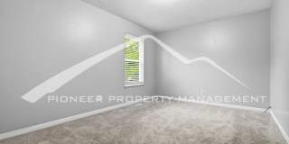 Charming Townhouse with Central AC and Washer/Dryer Gallery 15