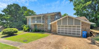 Fabulous 5 bedroom home walking distance to UofA! Gallery 1