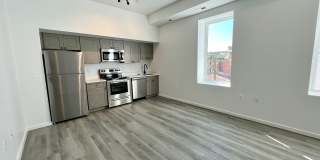 725 W Pratt Gallery 130
