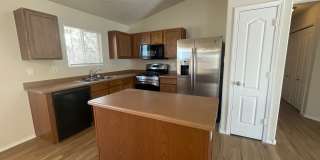 4 bed 2 bath home in Huning Ranch. Gallery 10