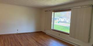 Comfortable, Updated Home in the Heart of Roseville. Avail NOW. *In-Unit Laundry* Gallery 6