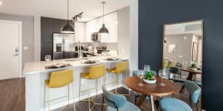 AMLI at Uptown Gallery 3