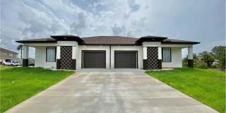 2403 Dickens Avenue N 2403 Dickens Avenue N Gallery 1