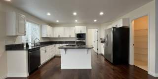 Grand 5 Bedroom Home Featuring 19ft Ceilings, Family Room & Main-Level Suite Gallery 10