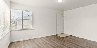 Recently Remodeled 1 Bedroom Duplex Unit Looking for a new tenant! Gallery 3