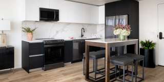 1900 Broadway Gallery 6