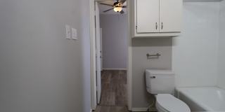 Beautiful 2 Bed 1 Bath in Quiet Area Gallery 9