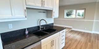 2-bed, 2-bath Condo with Sweeping Views of City and Space Needle! Gallery 5