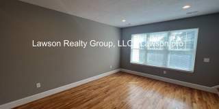 Luxurious Colonial Green Townhome with Garage Gallery 21