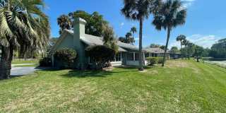 Spacious 3 Bedroom home in Pelican Bay- Golf Course View Gallery 42