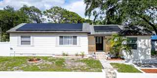 Charming 3BD/2BTH Home with Private Backyard in the Heart of Safety Harbor Gallery 1