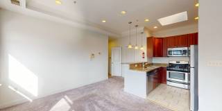 Top Floor! Beautiful One Bedroom W/Renovated Kitchen & Washer/Dryer In Unit! Gallery 1