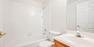 Gated Community townhome, with private garage Gallery 28