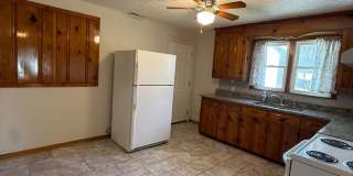 Charming 2 Bed, 1 Bath Triplex Gallery 5