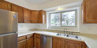 Refreshed 3BD/3BA Townhouse in Thornton - Available 8/28 Gallery 1