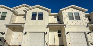3 Bedroom 2.5 Bath Townhouse For Rent! Gallery 1