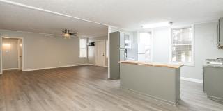 Beautifully renovated 2nd floor, 2 Bdr 1 bath unit in Maryville, TN - Available NOW with lower security deposit**! Gallery 1