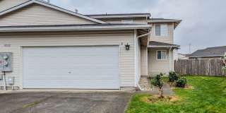 Move in Ready 3bd/2.5bth Townhome in great central location! Gallery 1