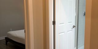 406 E 6th St - 4 Bed/4 Bath - Fully Furnished - Located Right By Kirkwood! Gallery 5