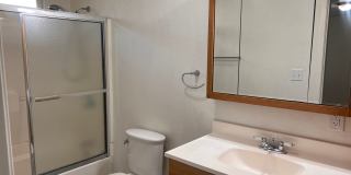 Charming 3 Bedroom House With Inground POOL Gallery 8